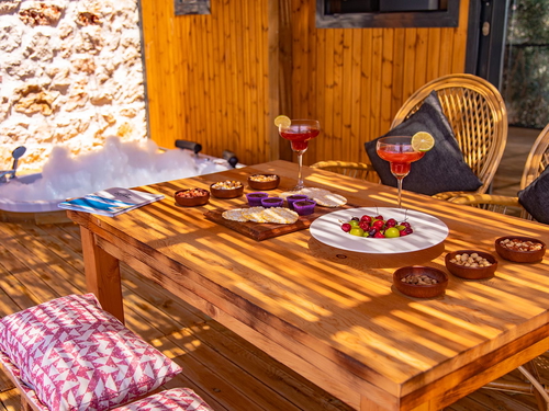  gece  -  Kasım
  | Kalkan Akbel’de Kısmi Deniz Manzaralı & Jakuzili Balayı Villası | Ücretsiz Kahvaltı ve Site Avantajlı Tatil Evi